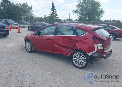 2017 Ford Focus Titanium z USA, uszkodzony, nr VIN 1FADP3N24HL294690